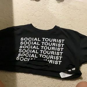Social tourist cropped tee shirt